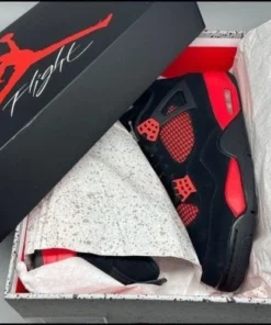Alternative view of Nikee Jordan Retro 4 Red Thunder Semi UA