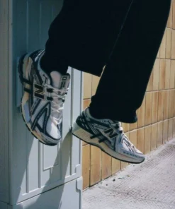 Alternative view of New Balance 1906A Silver Metallic