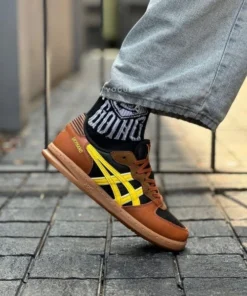 Alternative view of ASICSS Skyhand OG Black Coffee
