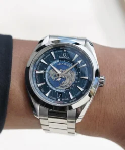 Alternative view of Omega Sea Master Aqua Terra
